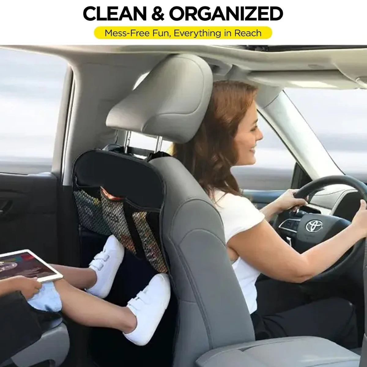 Capa protetora impermeável para banco traseiro do carro com bolsos em fundo branco