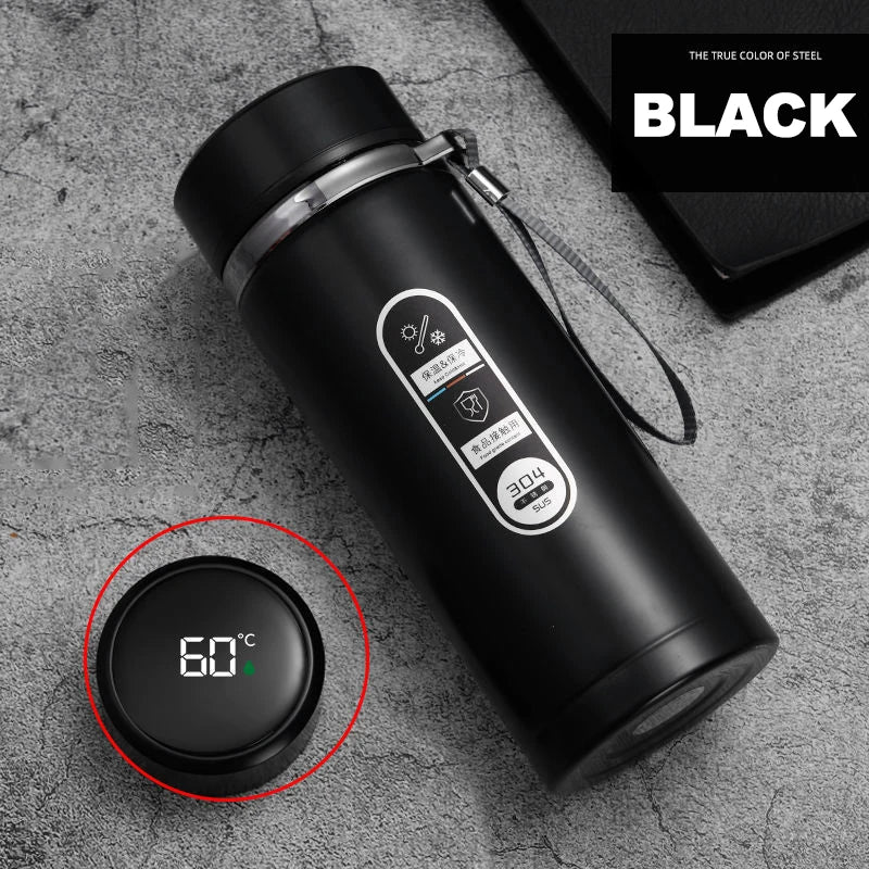 Garrafa térmica inox com display LED de temperatura em fundo branco
