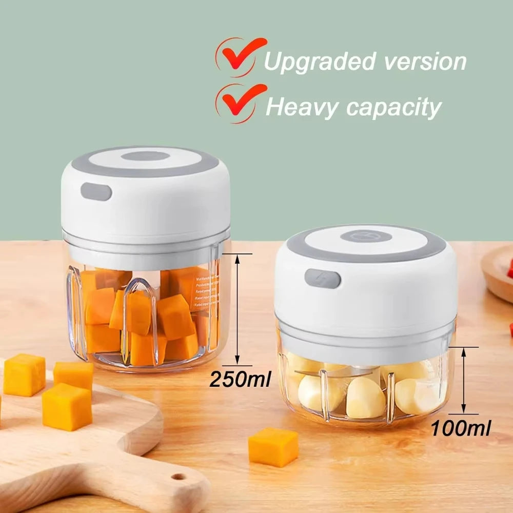 Mini processador de alimentos elétrico USB 250ml picador portátil em fundo branco