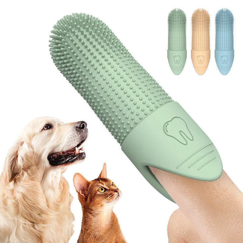 Escova dental dedeira 360 graus de silicone para cães e gatos em fundo branco