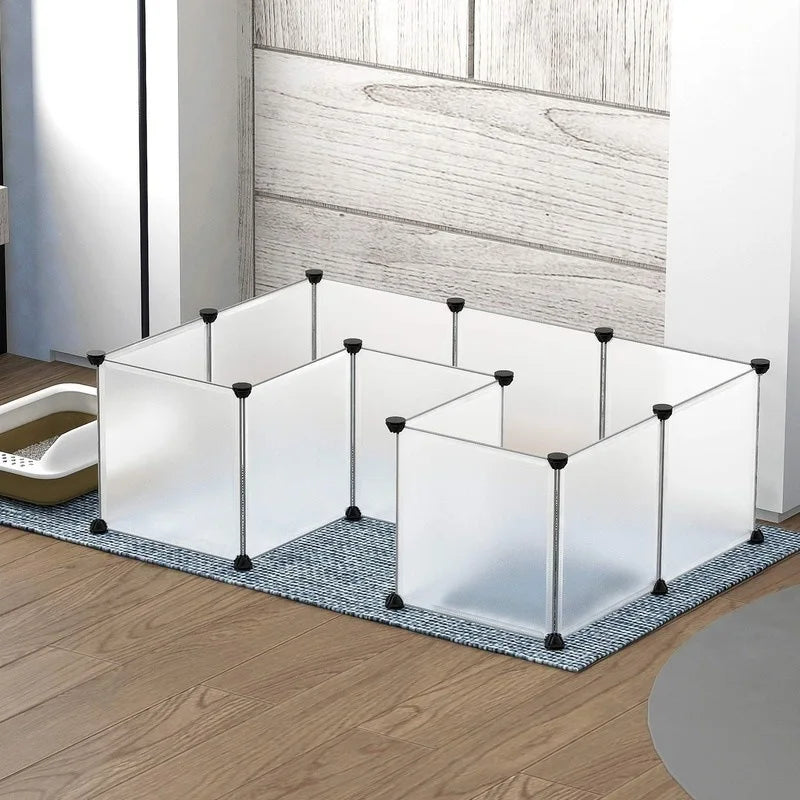 Cerca dobrável DIY modular para pet em fundo branco