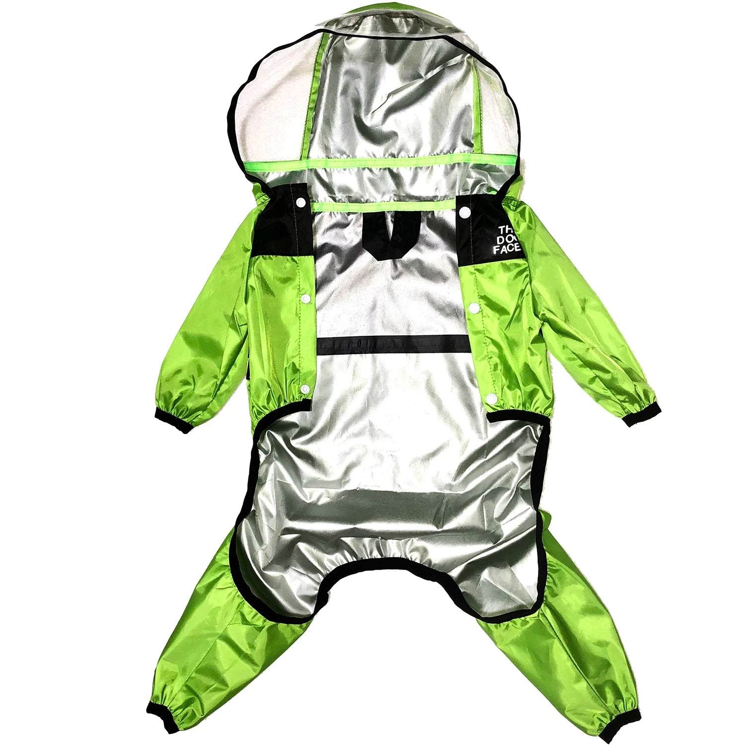 Capa de chuva impermeável para cães com capuz em fundo branco