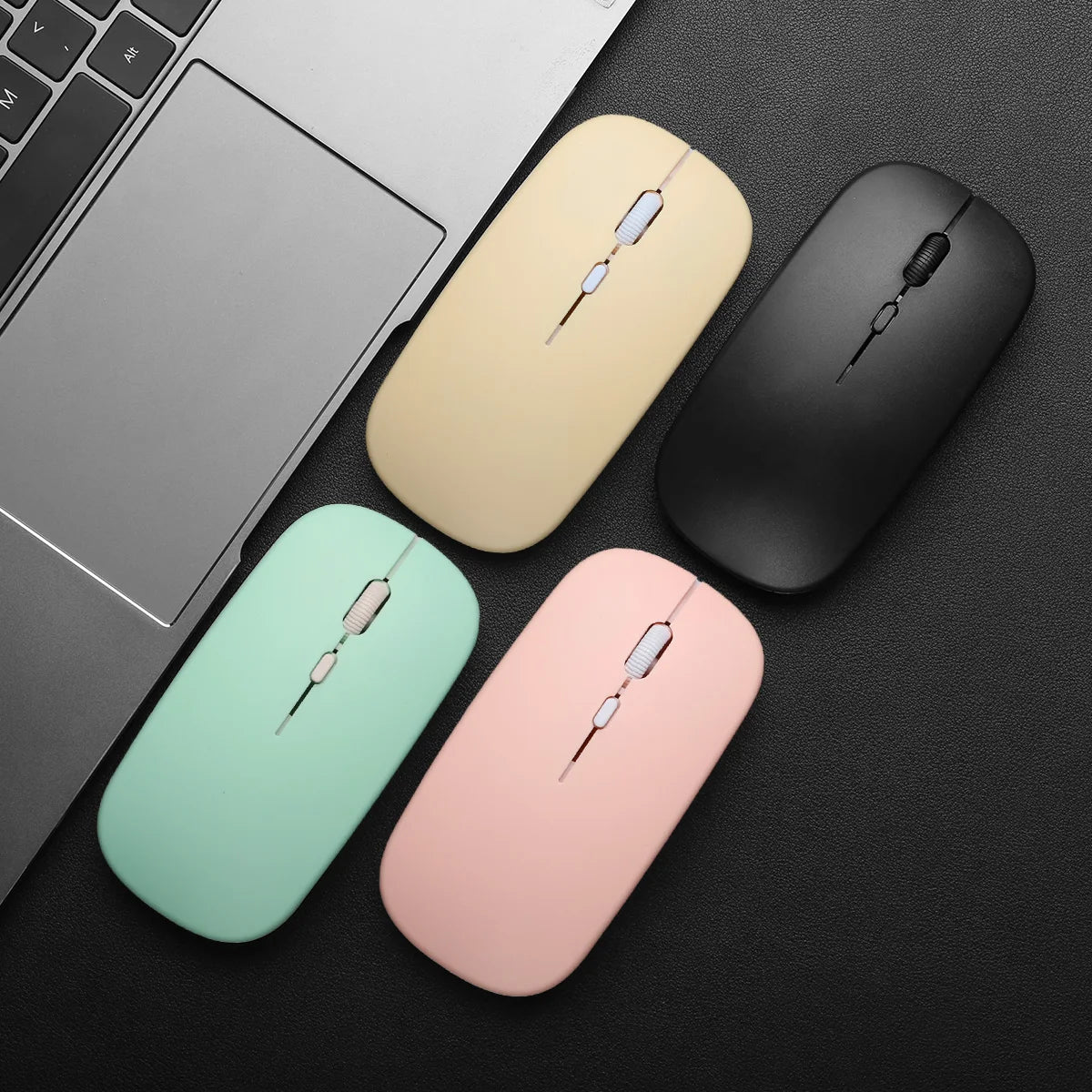 Teclado bluetooth ultra slim portátil em fundo branco
