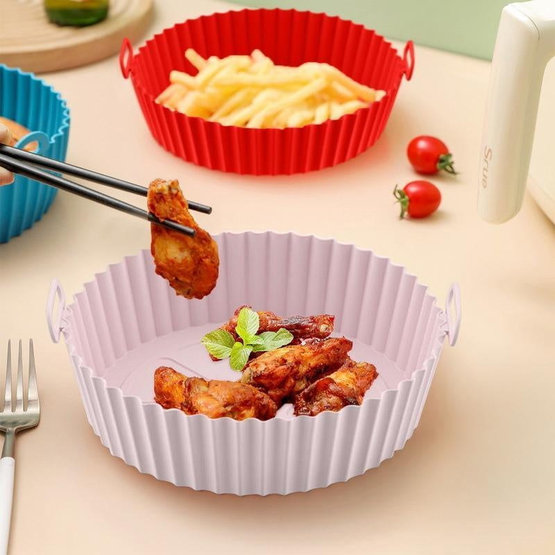 Forma de silicone para air fryer reutilizável antiaderente em fundo branco