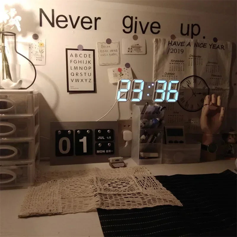 Relógio digital LED 3D de parede com modo noite em fundo branco