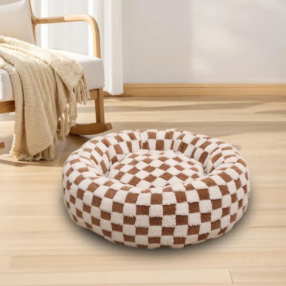 Cama calmante anti ansiedade para pet em pelúcia redonda formato donut em fundo branco