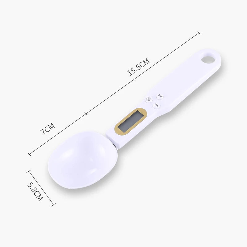 Colher medidora digital com display LCD 500g precisão 0,1g em fundo branco
