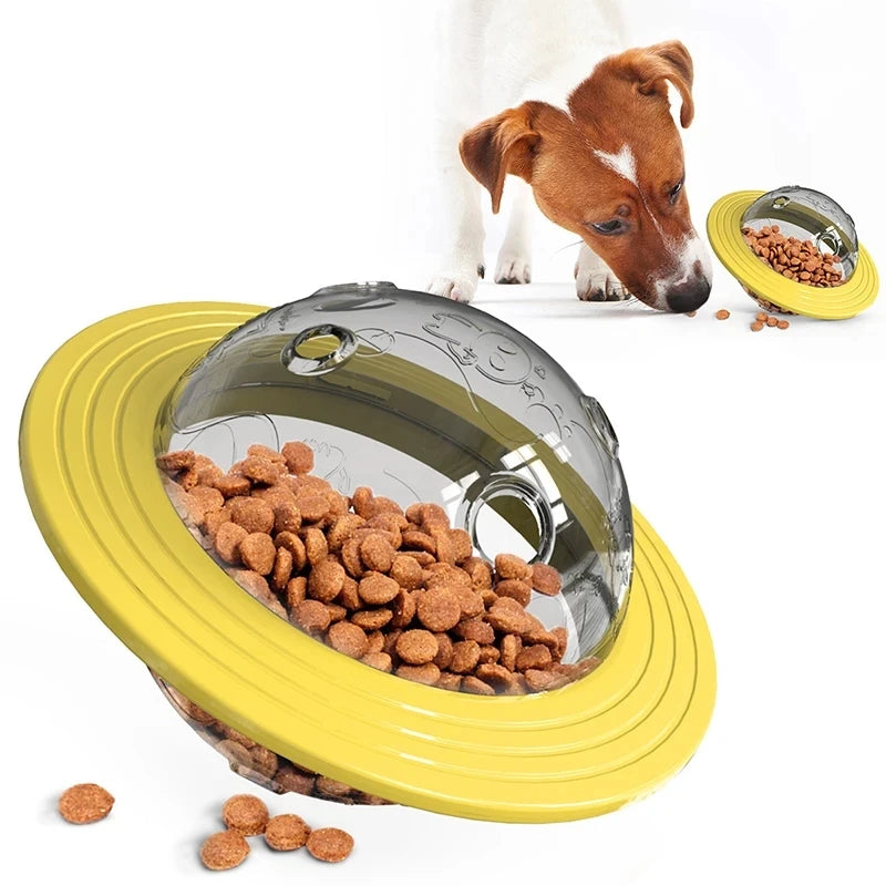 Brinquedo interativo para pet dispenser de petiscos em formato de bola em fundo branco