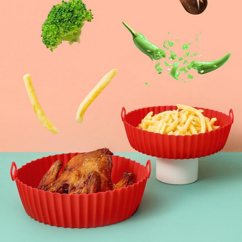 Forma de silicone para air fryer reutilizável antiaderente em fundo branco