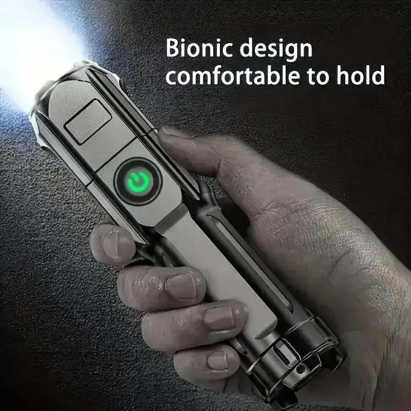 Lanterna LED tática recarregável USB à prova d'água em fundo branco
