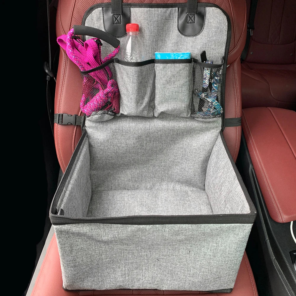 Cadeira elevatória pet para banco dianteiro do carro com bolsos em fundo branco
