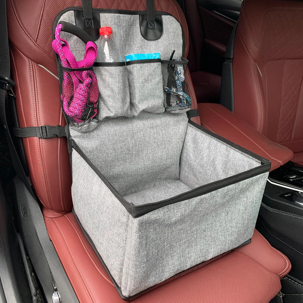 Cadeira elevatória pet para banco dianteiro do carro com bolsos em fundo branco