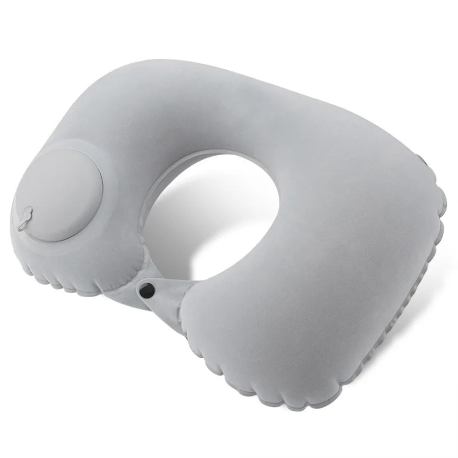 Travesseiro de pescoço inflável portátil para viagem em fundo branco