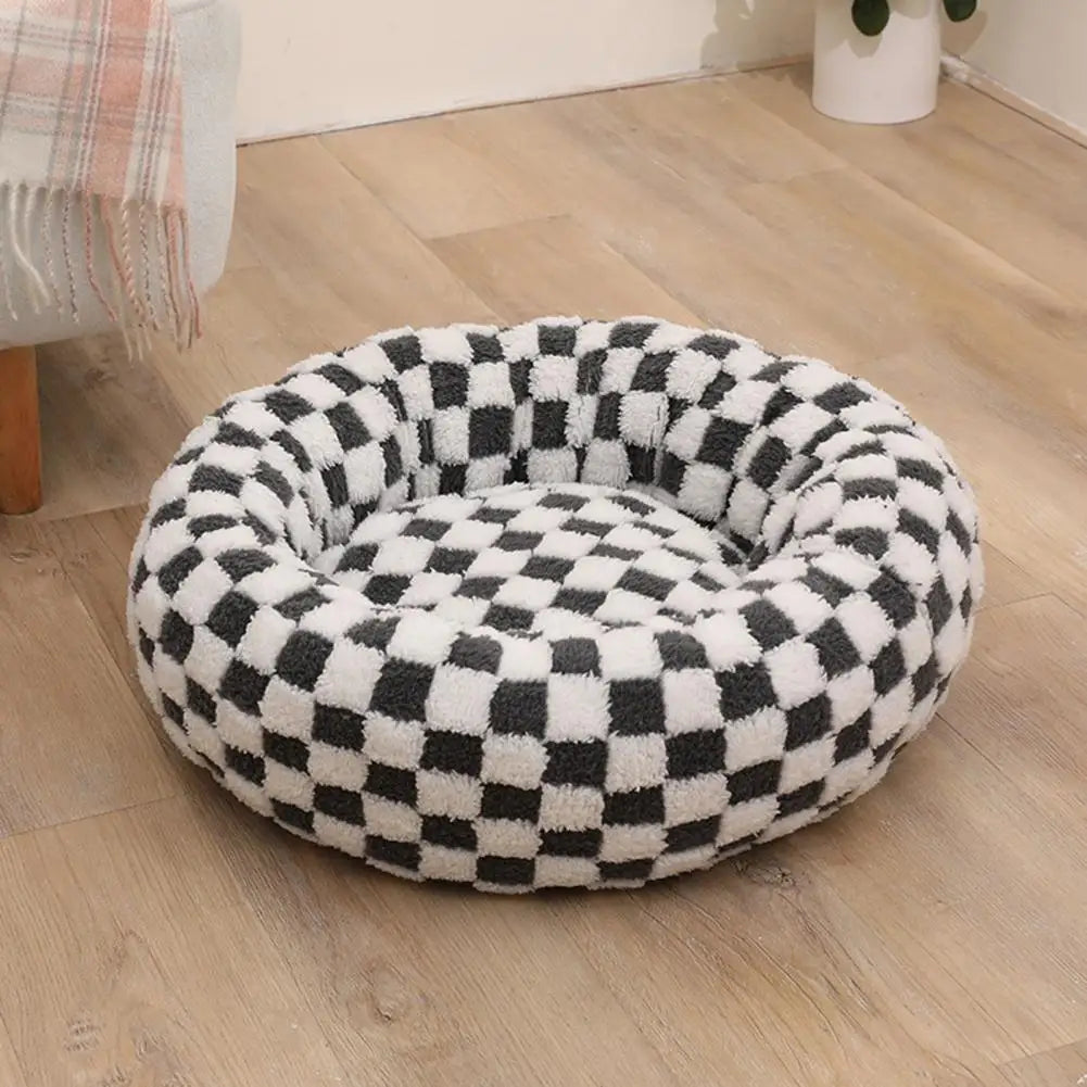 Cama calmante anti ansiedade para pet em pelúcia redonda formato donut em fundo branco