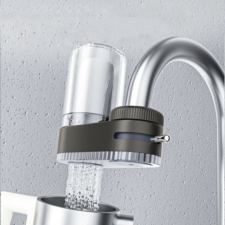 Filtro de torneira para cozinha purificador cerâmico lavável em fundo branco