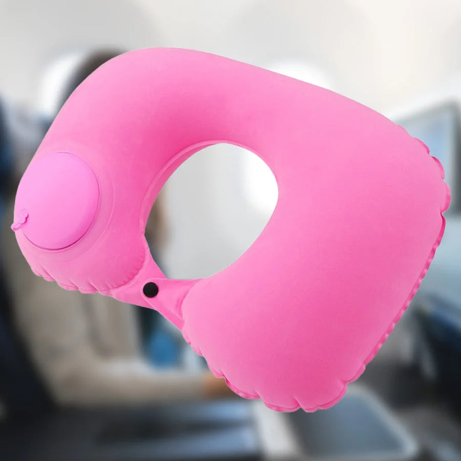 Travesseiro de pescoço inflável portátil para viagem em fundo branco