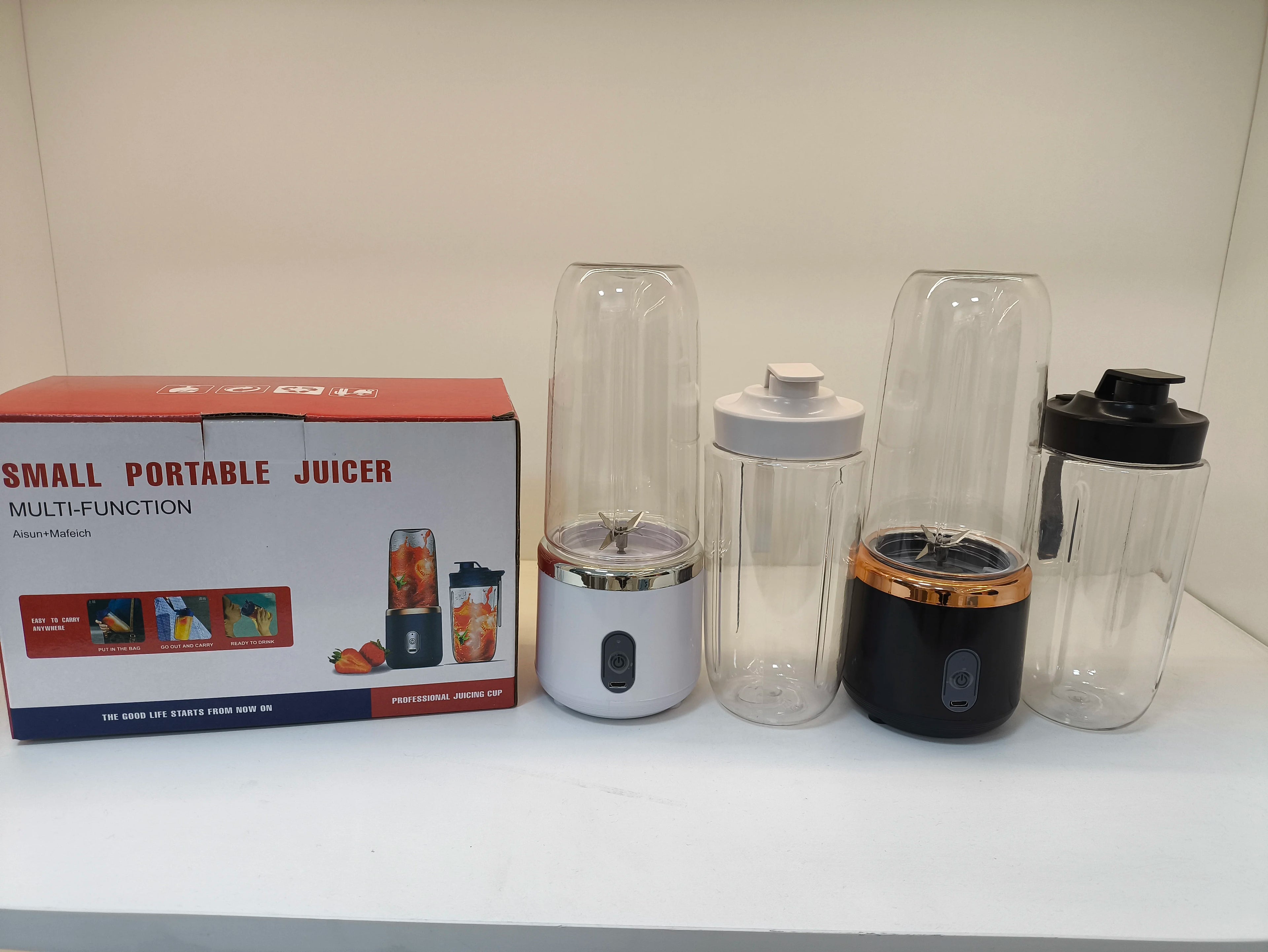 Mini liquidificador portátil USB 400ml recarregável em fundo branco