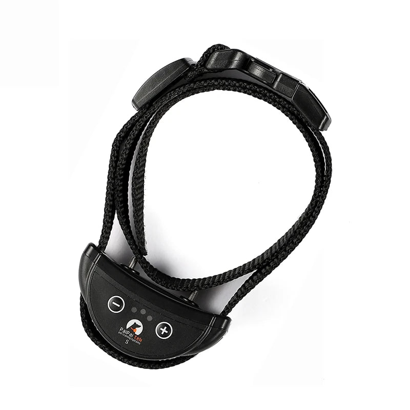 Clicker de treinamento com alça de pulso em fundo branco