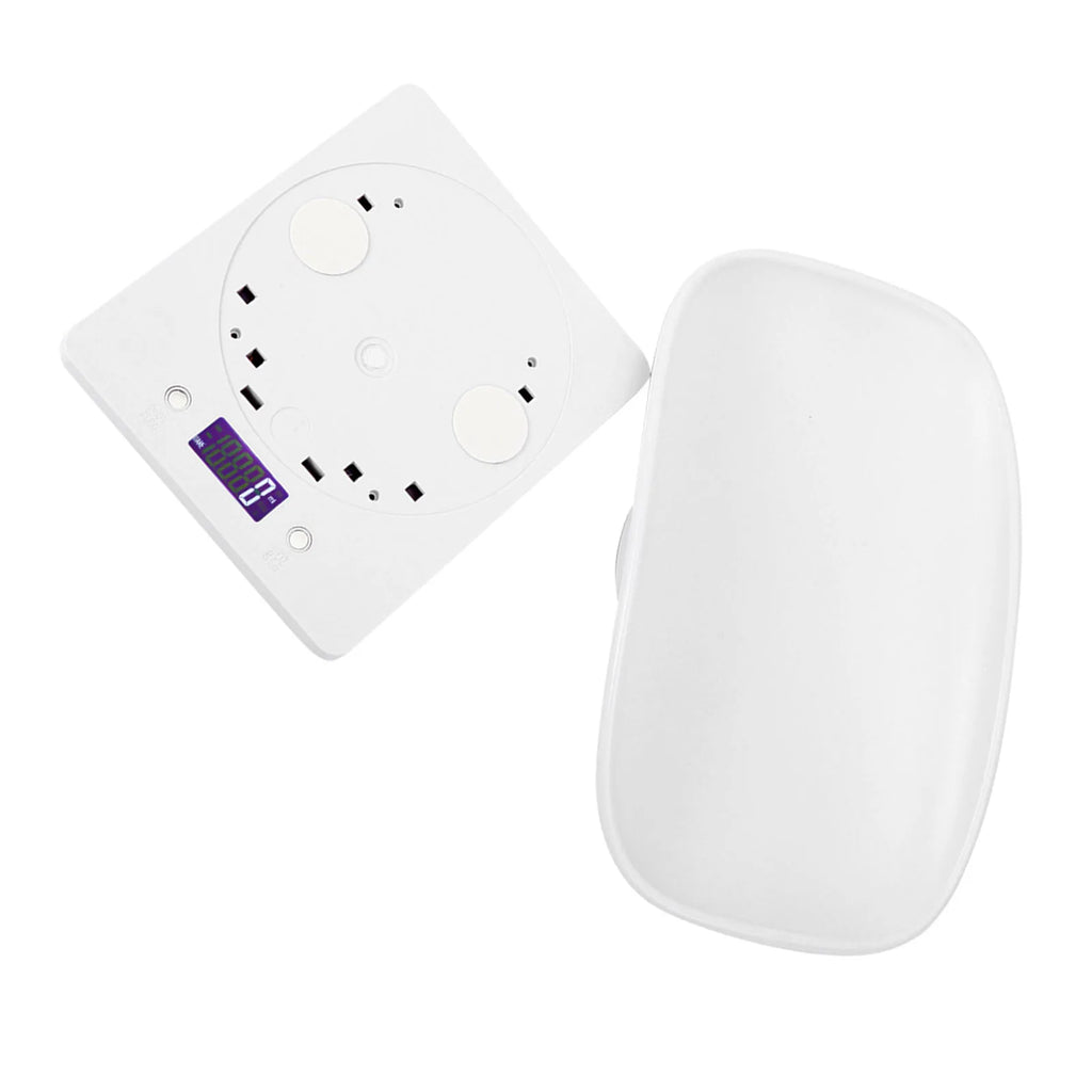 Balança digital para pet pequeno 10kg precisão 1g em fundo branco