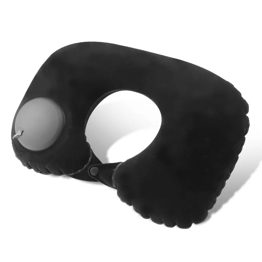 Travesseiro de pescoço inflável portátil para viagem em fundo branco