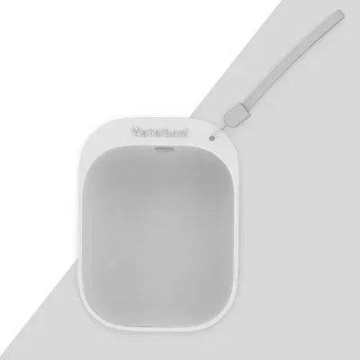 Garrafa bebedouro portátil para cães dobrável com tigela integrada em fundo branco