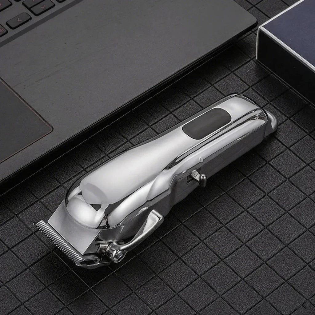 Máquina de tosa profissional sem fio silenciosa para pet em fundo branco